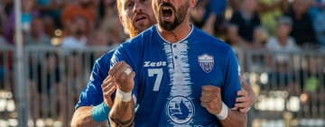 Napoli Beach Soccer in alto, dove più non si può